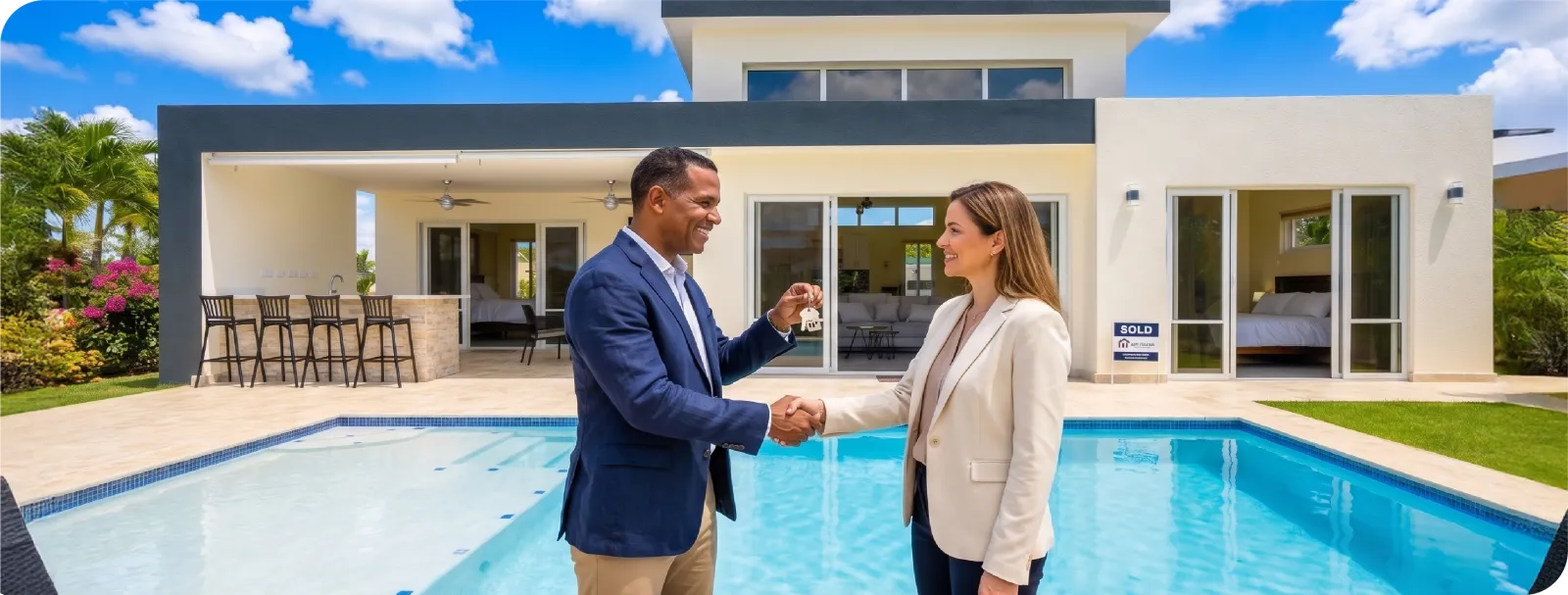 Dream City advisor handing the keys of a sold home to a new owner